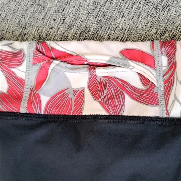 Lululemon Speed Skirt Size 8 - Picture 3 of 9